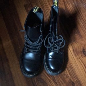 Dr Martens Boots 👢 style 1460